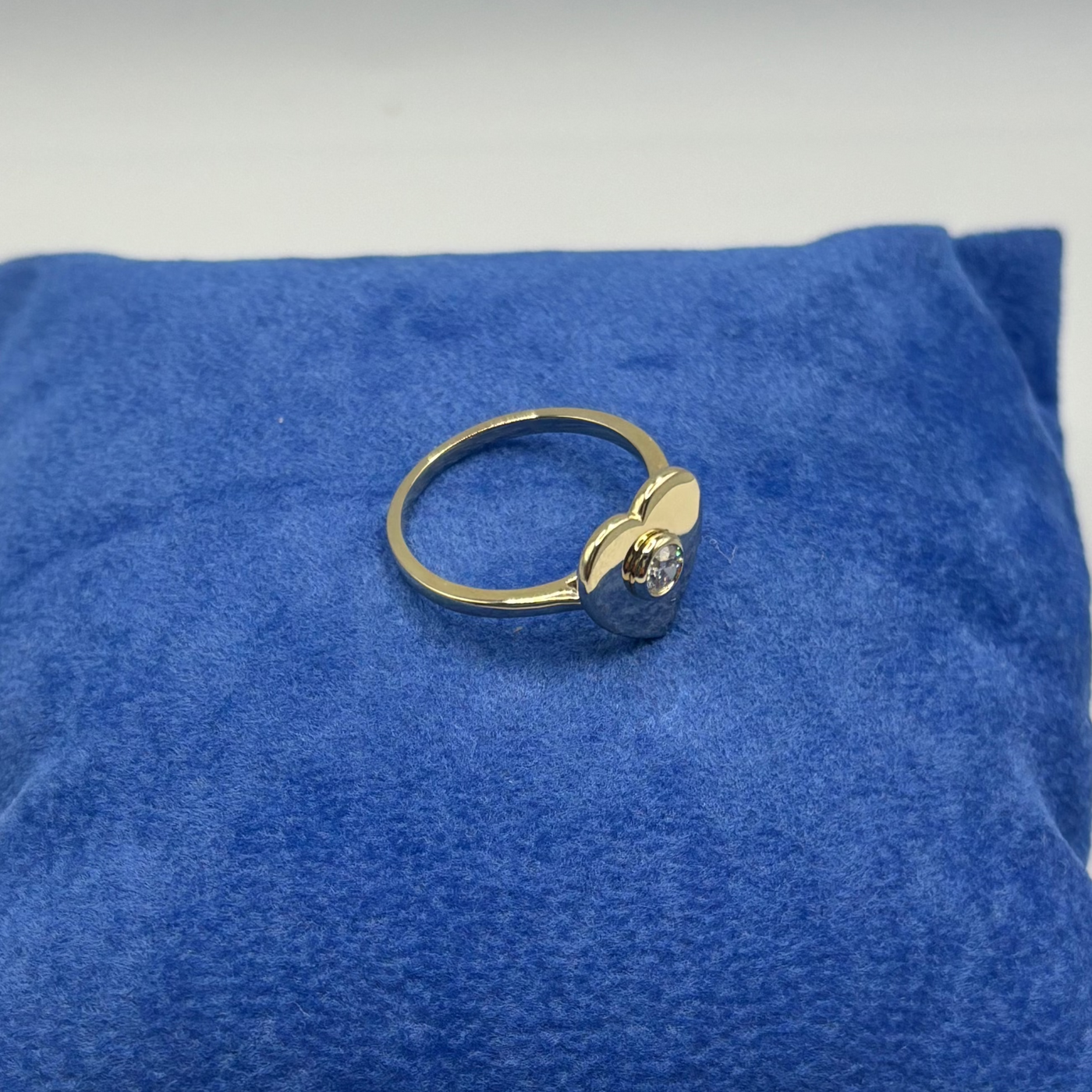 Diamond Heart Ring in Yellow Gold - M