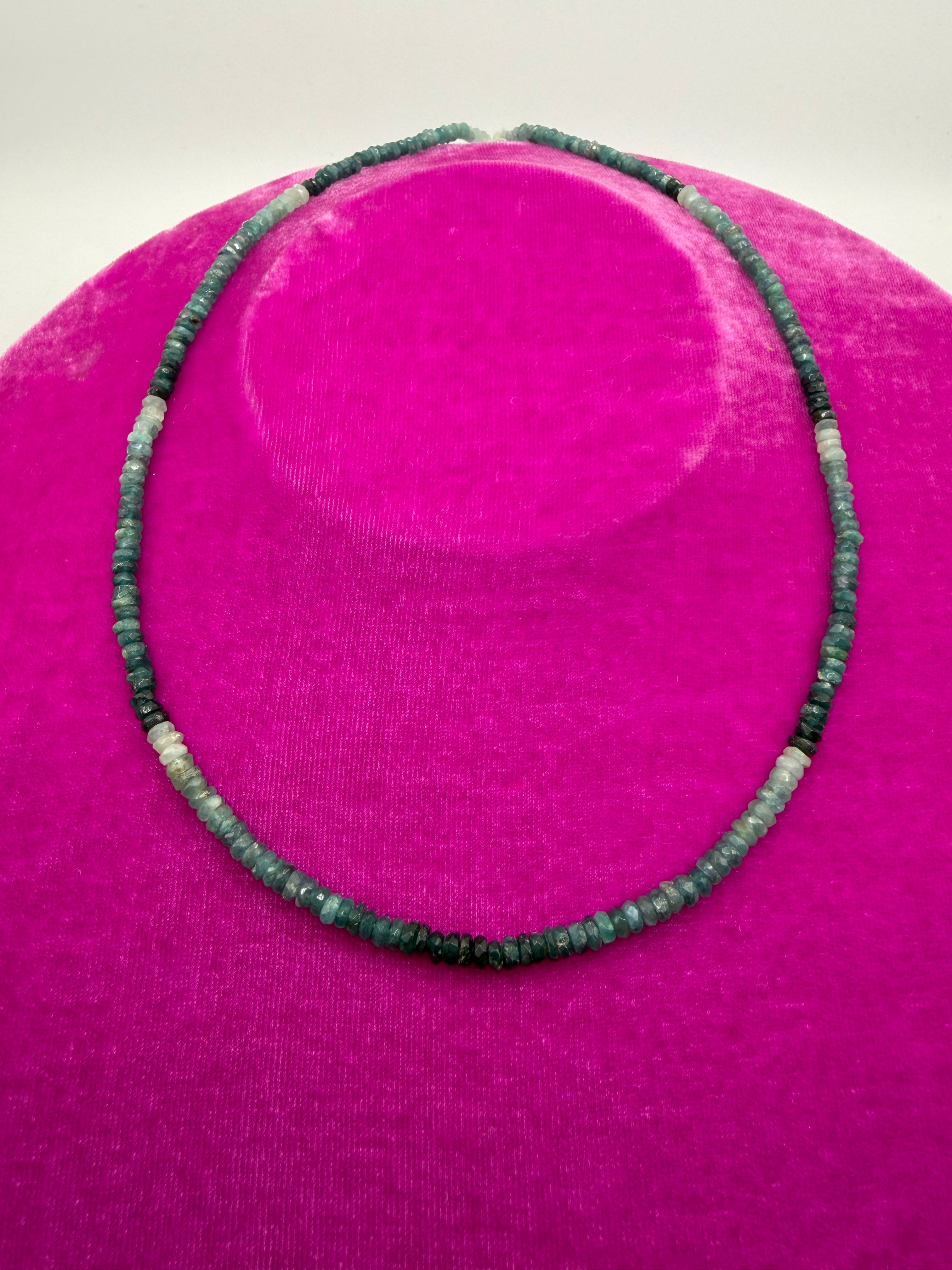 Green Grandidirite Beaded Necklace